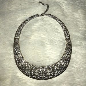 GOLD STATEMENT NECKLACE